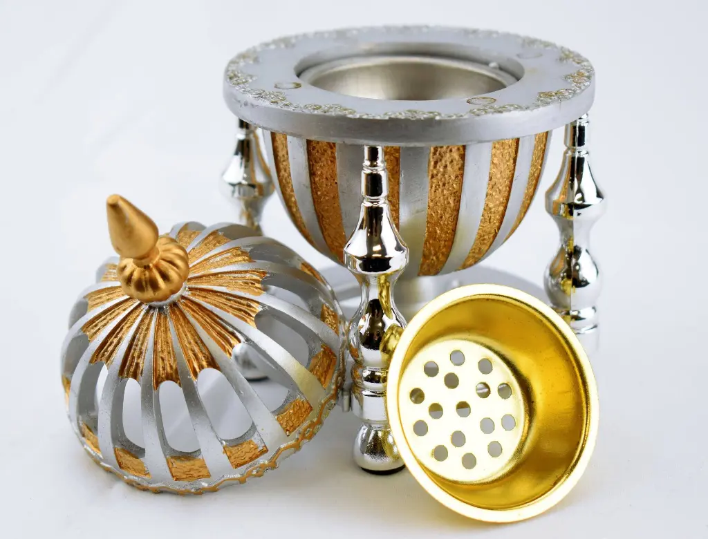 4LegSilver-3_fb7ffc83-279d-4e17-9165-4c40a14afec1.webp